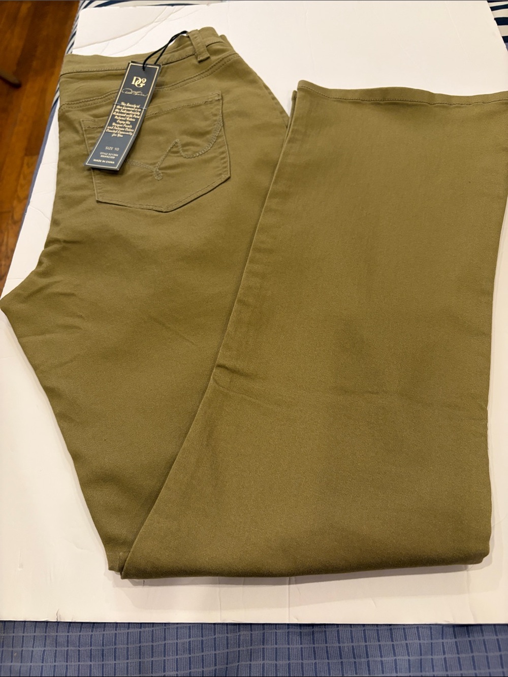 DG2 by Diane Gilman Olive Green Bootcut Jeans – NWT  Size 10